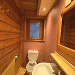 Chalet Le Grizzly En Bois Avec Jacuzzi *