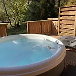 Le Grizzly En Bois Avec Jacuzzi *