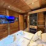 Le Grizzly En Bois Avec Jacuzzi