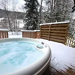 Chalet Le Grizzly En Bois Avec Jacuzzi
