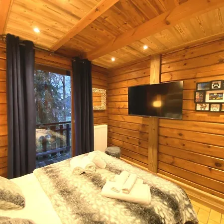 Le Grizzly En Bois Avec Jacuzzi