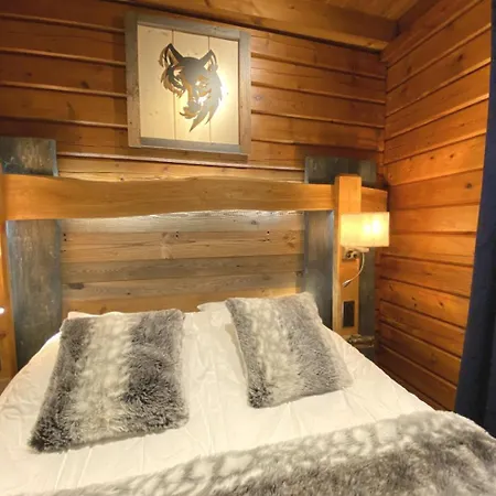 Le Grizzly En Bois Avec Jacuzzi