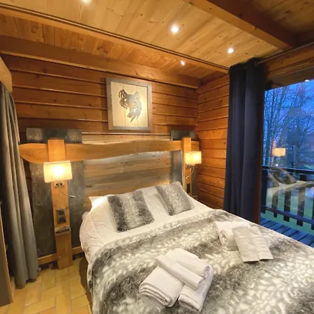 Le Grizzly En Bois Avec Jacuzzi