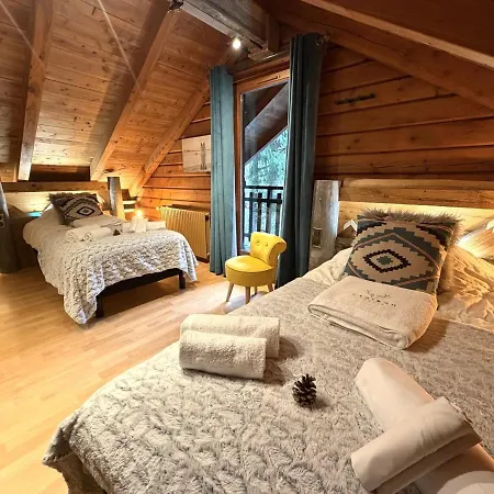 シャレー Le Grizzly En Bois Avec Jacuzzi ラ・ブレス