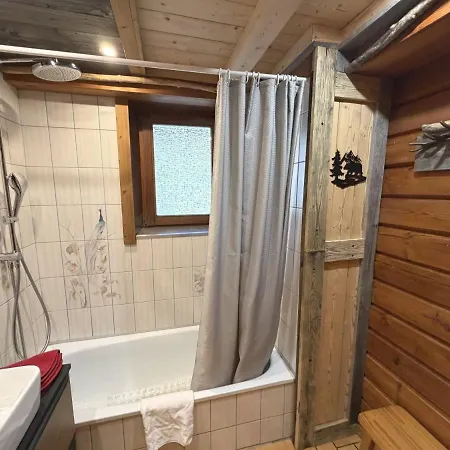 Alpstuga Le Grizzly En Bois Avec Jacuzzi