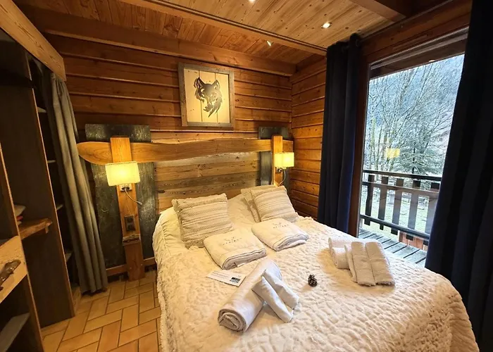 シャレー Le Grizzly En Bois Avec Jacuzzi